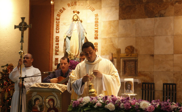 Fue subteniente, después ingeniero, ahora sacerdote