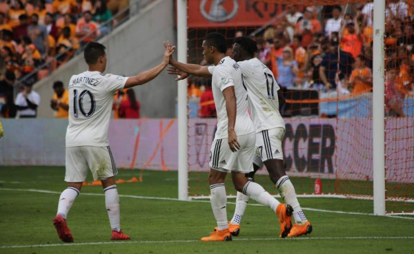 Alberth Elis y Romell Quioto anotan en goleada del Houston Dynamo sobre el campeón Toronto