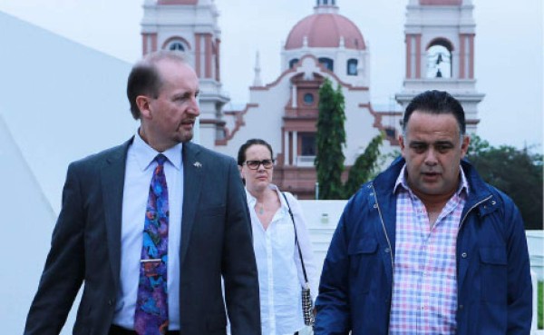 Alcalde recibió en su despacho al cónsul australiano