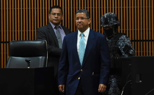 Envían a juicio a expresidente salvadoreño Francisco Flores