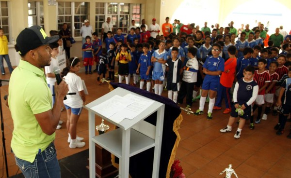 Escuelas bilingües entran en acción