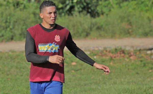 Defensor Bryant Castro se une al Marathón