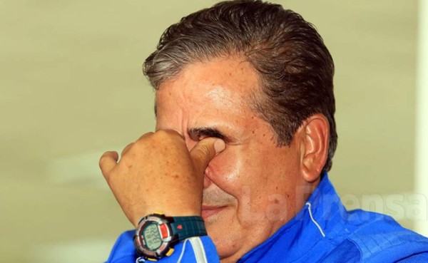 Pinto rompe a llorar a su llegada a Honduras: 'Estoy golpeado, pero no es un fracaso'