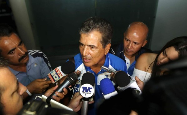 Jorge Luis Pinto explota y pedirá cambio de árbitro para el México-Honduras