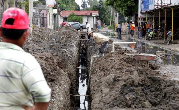 Invierten L2 millones para sustituir alcantarillado en La Lima