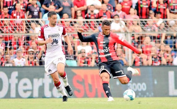 Alajuelense y los hondureños ganan el clásico de Costa Rica