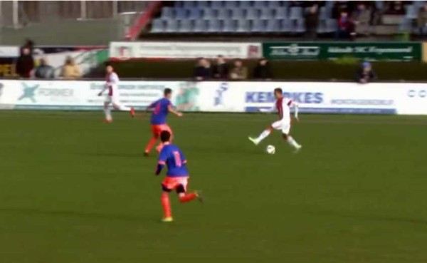 VIDEO: El gol maradoniano del hijo de Patrick Kluivert
