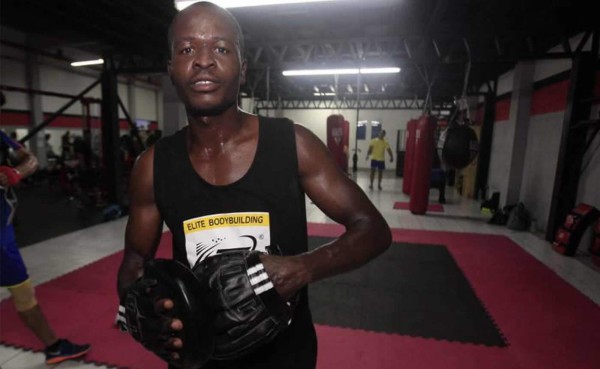 'Muñeco' Gonzáles pierde combate en Alemania