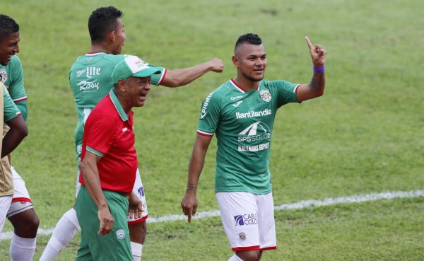 Video: Mario Martínez vuelve a marcar de tiro libre con la camiseta del Marathón