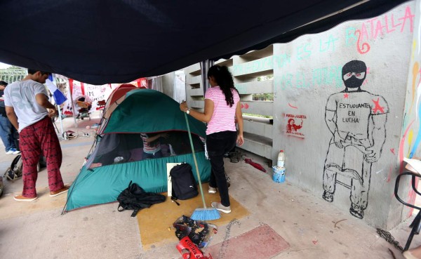 'Quieren controlar la Unah sin concursar siquiera para una plaza”