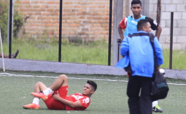 Bryan Velásquez aún no está al cien