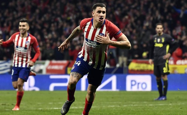 José María Giménez corre a celebrar su gol contra la Juventus. Foto AFP