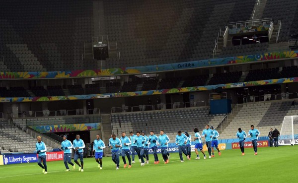 'Aunque sea un gol' esperan hondureños de la Bicolor