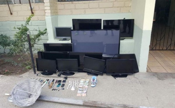 Droga y antena wifi encuentran en centro penal de Comayagua