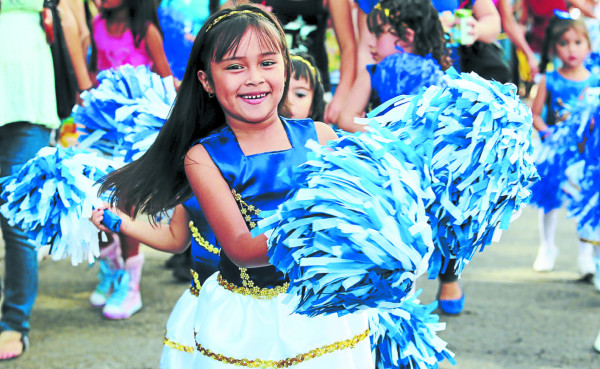 Pequeños demuestran su amor por la patria