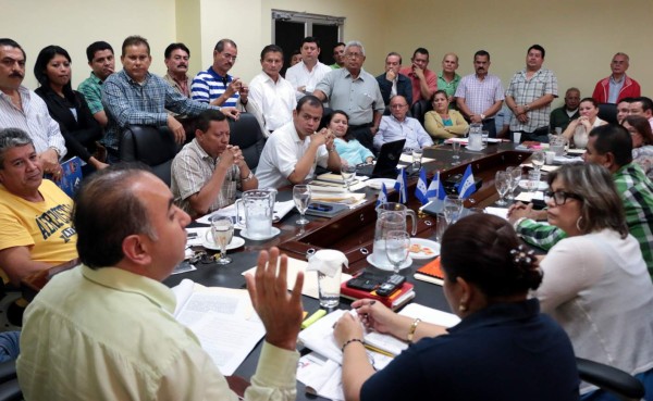 Aumento a los impuestos enfrenta a la alcaldía y empresarios progreseños