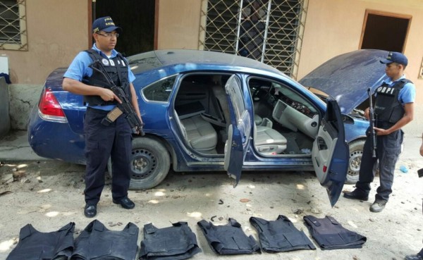 DPI halla en Chamelecón carro robado y chalecos antibalas