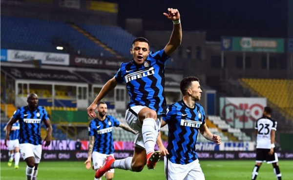 Alexis Sánchez le dio la victoria al Inter de Milán en Parma.