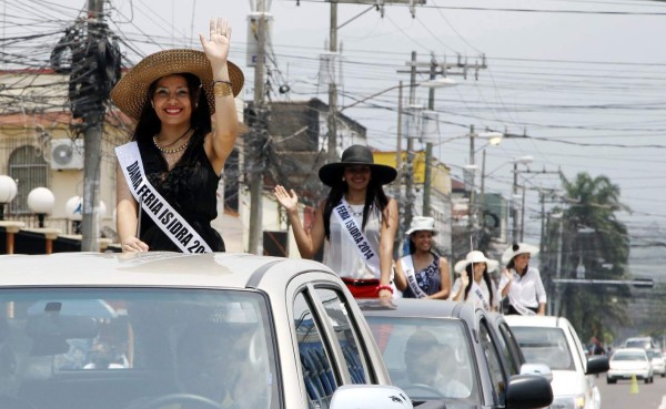 Con tradicional desfile arranca la Feria Isidra