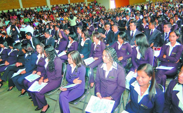 Advierten que cobro por gastos de graduación no debe superar los L300