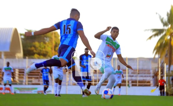 Platense se estrelló contra Julani Archibald y Real de Minas rescató un punto