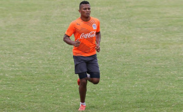 Ever Alvarado: 'Los clásicos son diferentes y se juegan de otra manera'