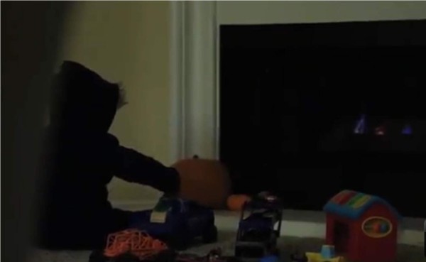 La broma del niño diabólico causa furor en las redes. Foto YouTube.