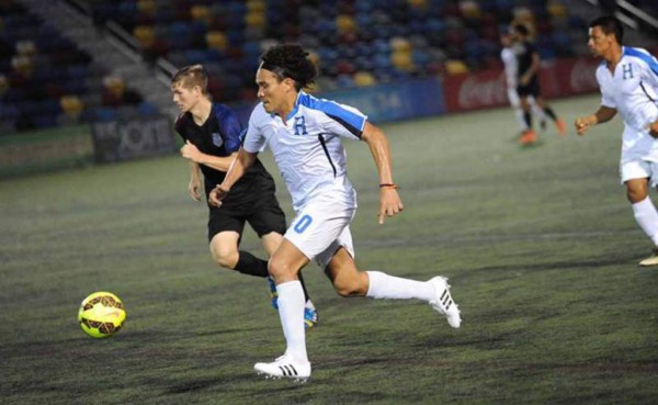 'Rambo' de León juega mundial amateur en Estados Unidos