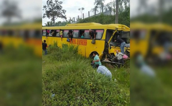 Pasajeros se salvan de morir tras que se accidentara bus
