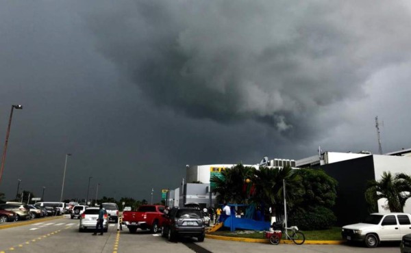Lluvias, actividad eléctrica y nubosidad dejará una masa de aire frío en Honduras