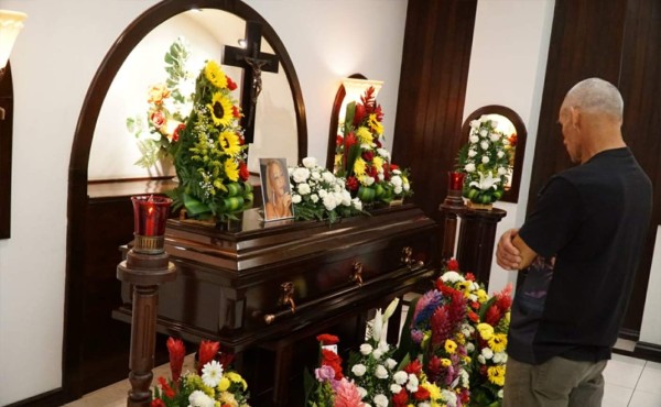 Familiares y amigos velan cuerpo de la dirigente Yolanda Pérez