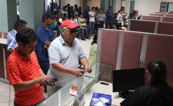 Jubilados recibirán L560 millones por excedentes acreditados en el RAP
