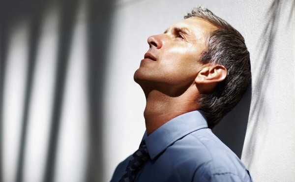 Su mujer le ocultó que sigue en contacto con ex