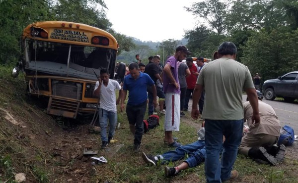 Seis heridos deja despiste de bus en Santa Bárbara