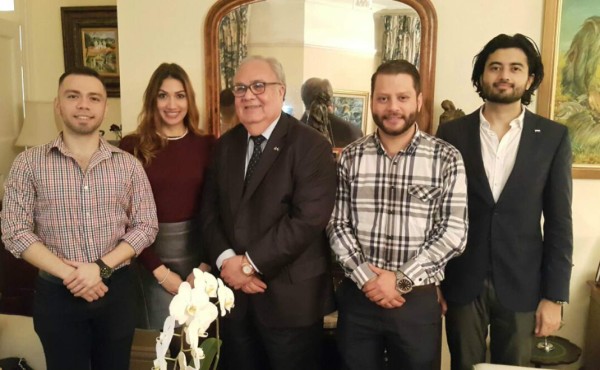 Becarios hondureños destacan en Reino Unido