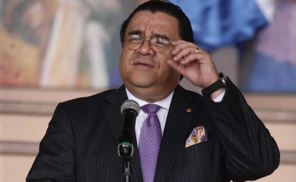 Comisión pide a Corrales facilitar archivos que tiene en su poder