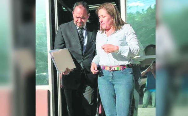 Presidenta del Partido Nacional acude a Fiscalía por acusación de ONG