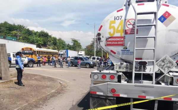 Rastra atropella a mujer mientras esperaba cambio de luz del semáforo