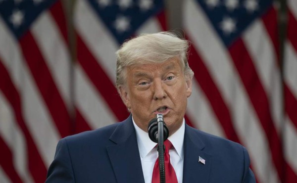 Trump urge a Biden a mantener sus medidas migratorias y el muro con México