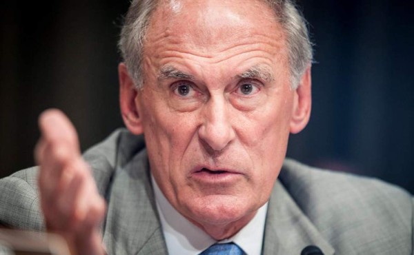 Trump elige al exsenador Dan Coats para dirigir los servicios de inteligencia