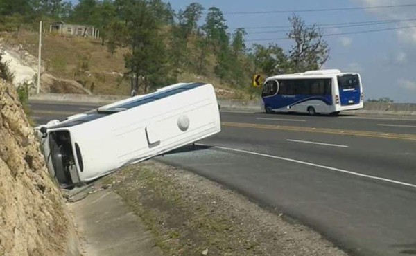 Siete personas heridas en accidente de bus en Comayagua