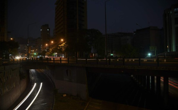 Los apagones asestan un golpe demoledor a la caótica economía venezolana