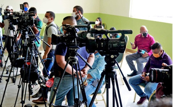 Hoy empiezan a vacunar contra covid a periodistas en San Pedro