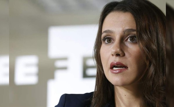 'Deseo que te violen en grupo', es el agresivo mensaje hacia una legiladora catalana