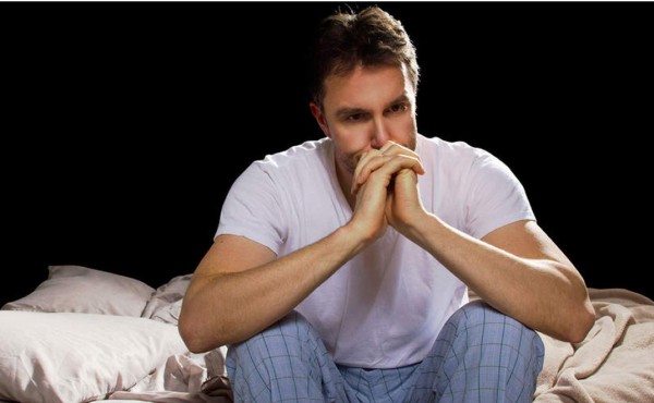 Lo creen casado y por eso no le hacen caso