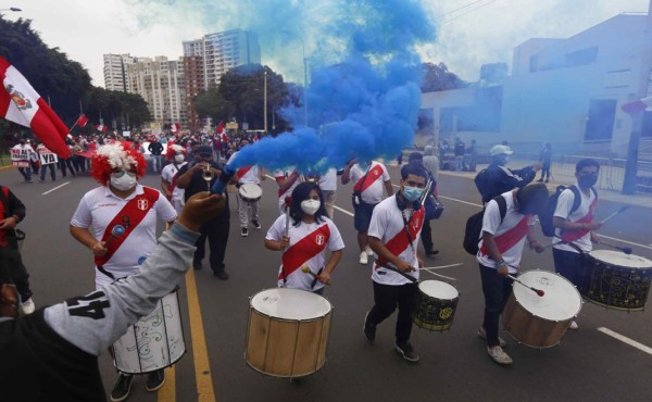 Castillo y Fujimori alimentan división en Perú entre el 'fraude' y el 'golpe'