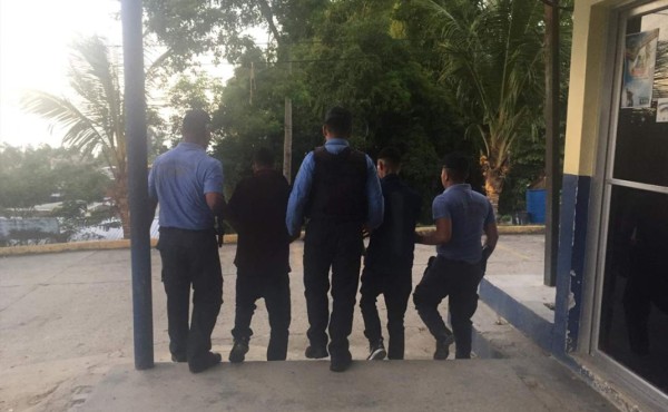 Por asesinato capturan a dos sospechosos en Tela, Atlántida