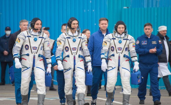 Un equipo de astronautas deja la Tierra en plena pandemia para confinarse en la ISS