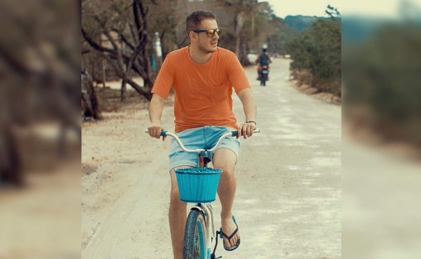 Eduardo Umanzor huye del amor en nuevo tema