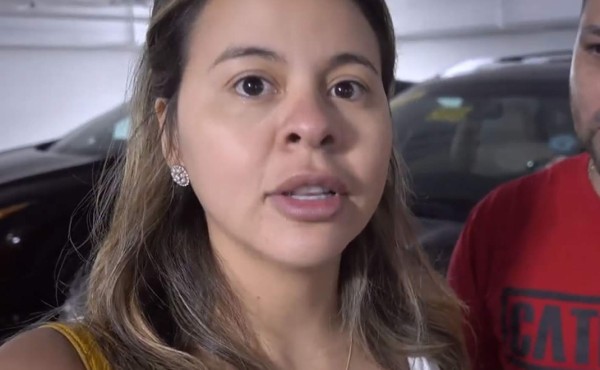 'Lipstick Fables' se compra camioneta de lujo y comparte su alegría